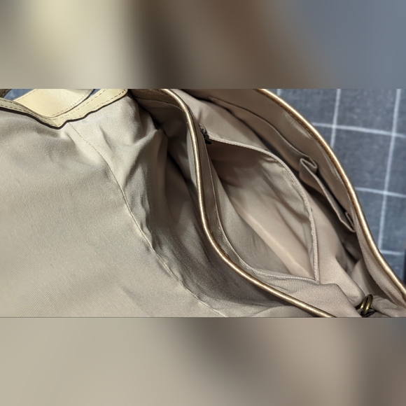 Gold coach purse - Picture 4 of 6